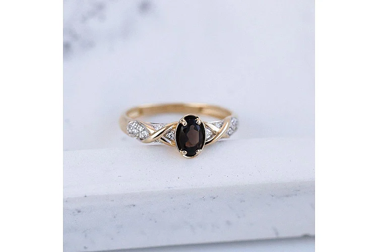 Кольцо из жёлтого золота с раухтопазом и 20 фианитами