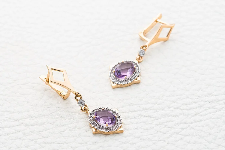Серьги из красного золота с 2 аметистами и 46 фианитами