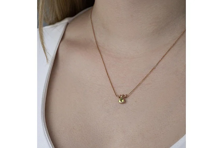 Колье из красного золота с хризолитом