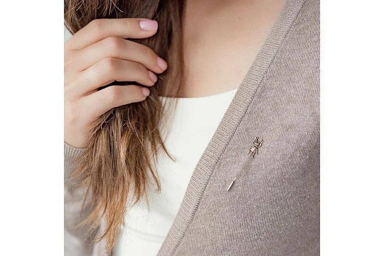 Брошь Жук из красного золота с 3 фианитами