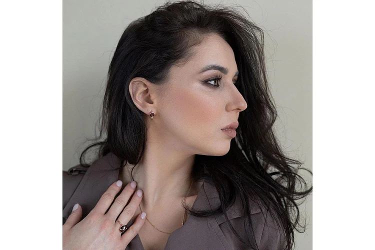 Серьги из красного золота с 2 гранатами