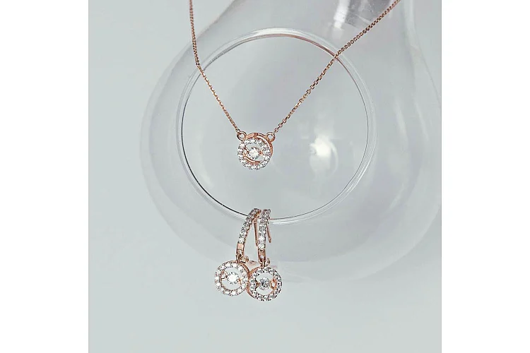 Серьги из красного золота с 46 фианитами