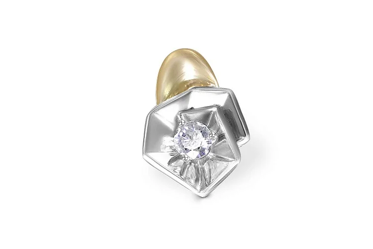 Подвеска Цветок из жёлтого золота с бриллиантом