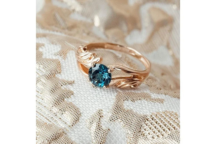 Кольцо из красного золота с топазом лондон