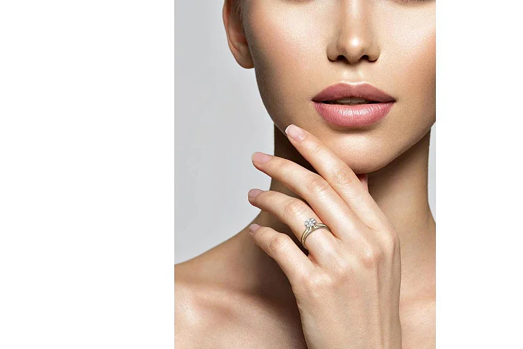 Кольцо Малинка из жёлтого золота с 7 бриллиантами