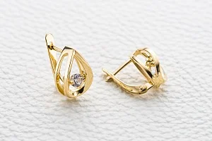 Серьги из жёлтого золота с 2 фианитами