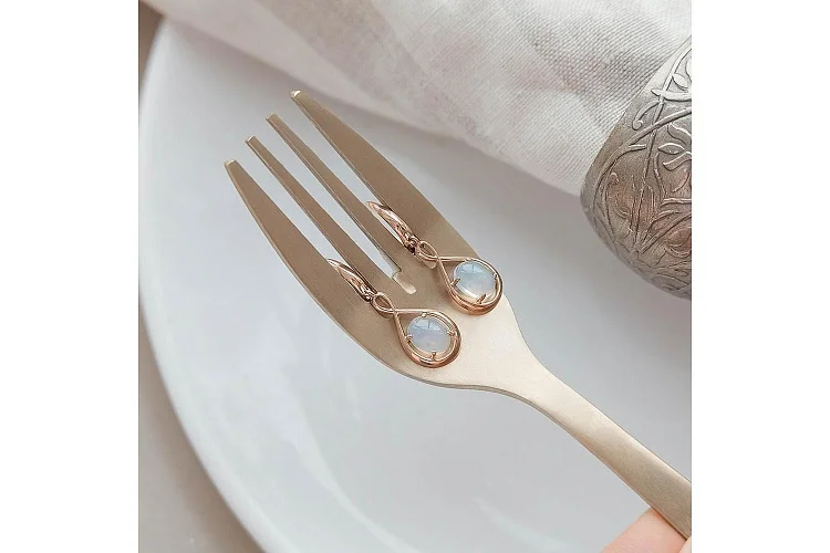 Серьги из красного золота с 2 опалами