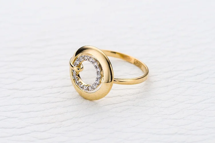 Кольцо Круг из жёлтого золота с 14 фианитами