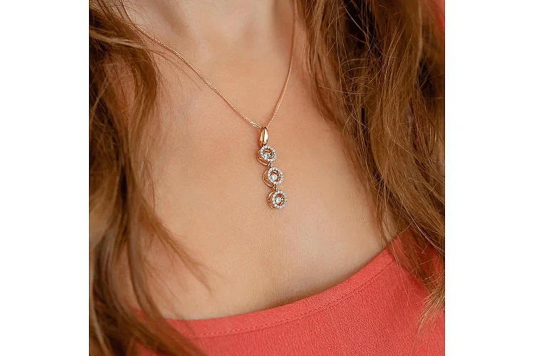 Подвеска из красного золота с 45 фианитами