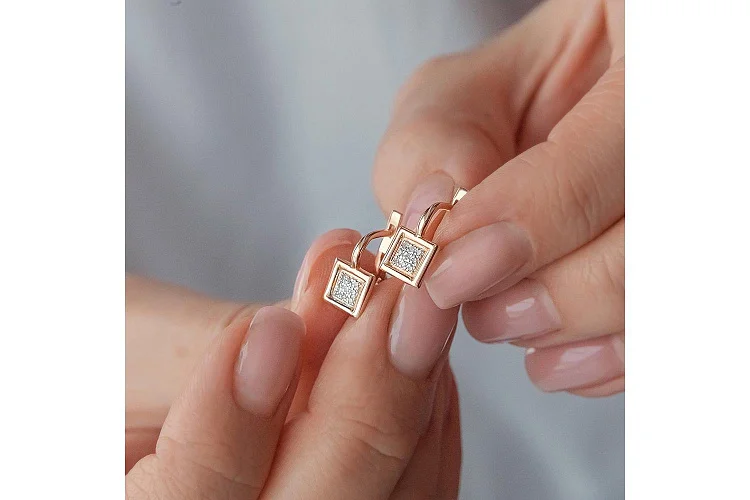 Серьги из красного золота с 18 бриллиантами