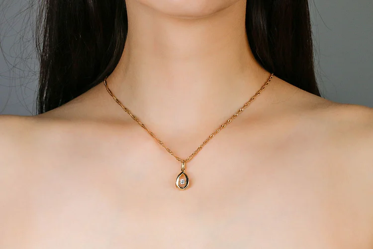 Подвеска из жёлтого золота с фианитом