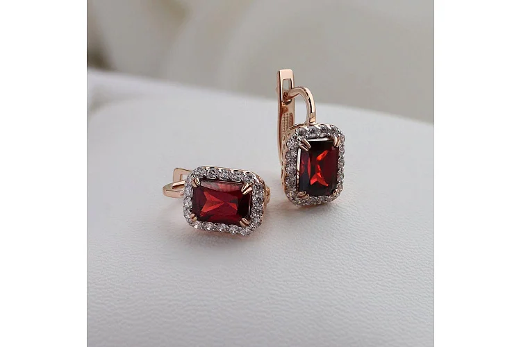 Серьги из красного золота с 2 гранатами и 36 фианитами
