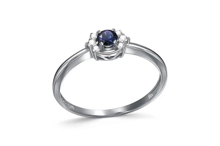 Кольцо из белого золота с корундом и 6 бриллиантами