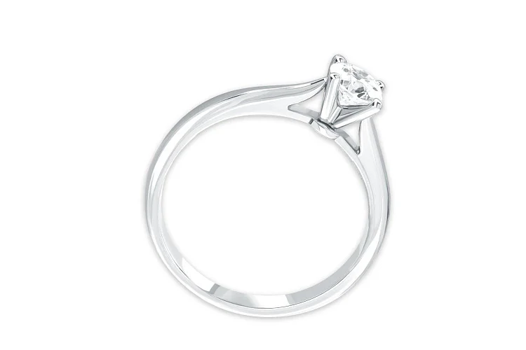 Кольцо из белого золота с бриллиантом