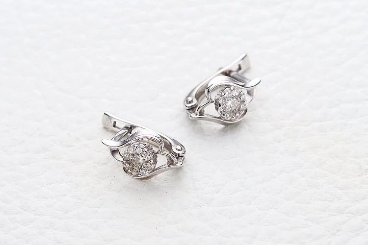 Серьги Цветы из белого золота с 18 бриллиантами