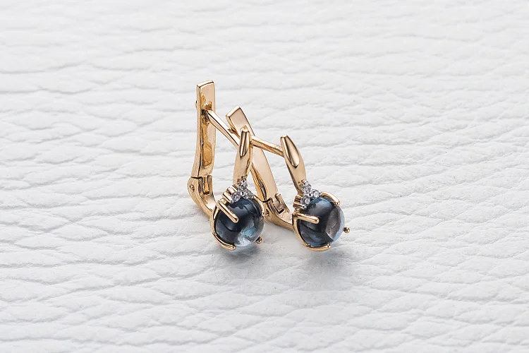 Серьги из красного золота с 2 топазами лондон и 6 фианитами