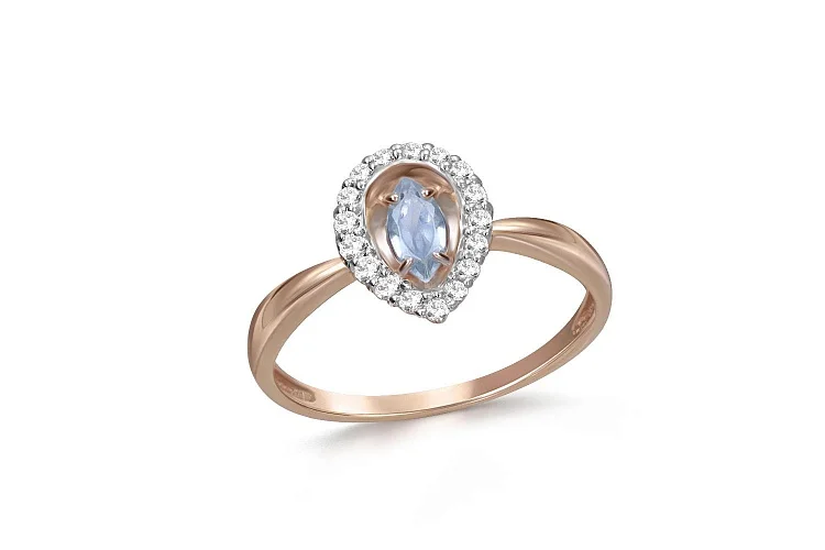 Кольцо из красного золота с топазом sky и 18 фианитами