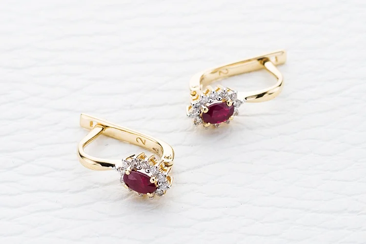 Серьги из жёлтого золота с 2 рубинами и 24 бриллиантами