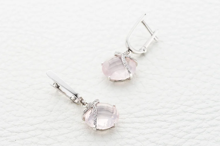 Серьги из белого золота с 2 кварцами и 32 фианитами