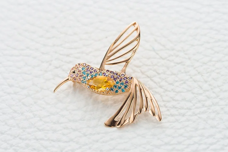 Брошь Колибри из красного золота с цитрином и 48 фианитами