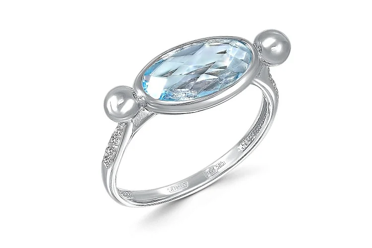 Кольцо из белого золота с топазом sky и 10 фианитами