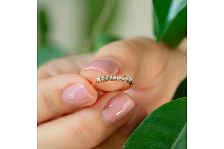 Кольцо Дорожка из красного золота с 9 бриллиантами