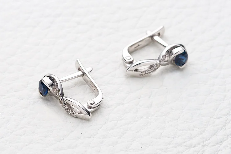 Серьги из белого золота с 2 сапфирами и 12 бриллиантами