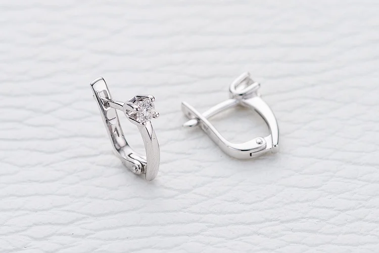 Серьги из белого золота с 2 бриллиантами