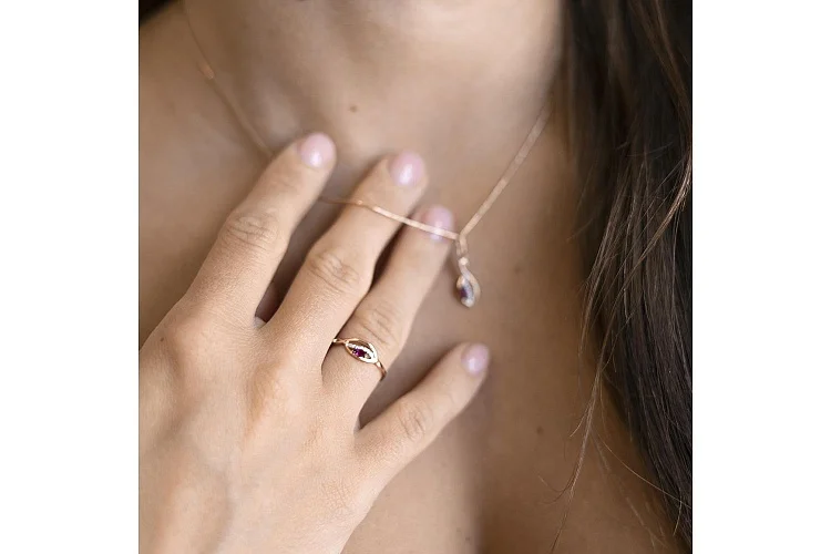 Подвеска из красного золота с рубином и 7 бриллиантами