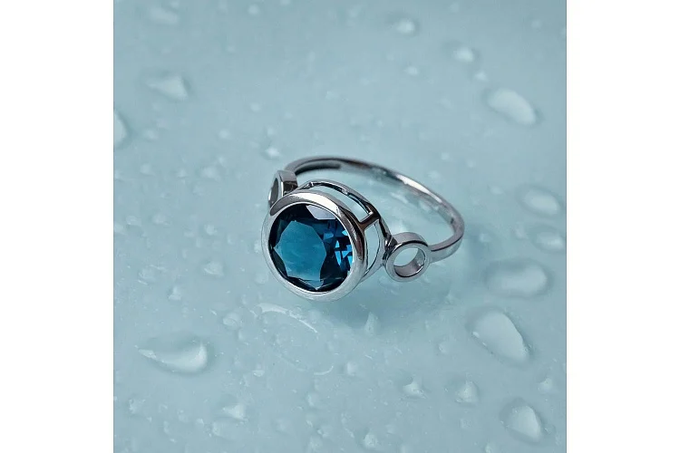 Кольцо из белого золота с топазом лондон
