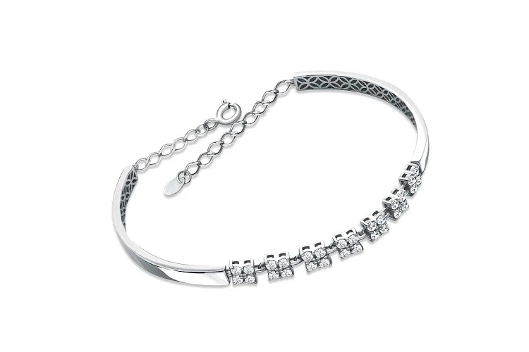 Браслет из белого золота с 28 муассанитами