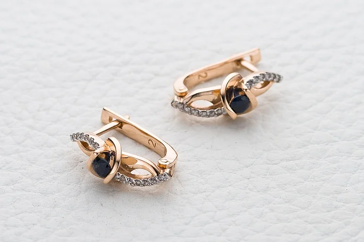 Серьги из красного золота с 2 сапфирами и 24 бриллиантами