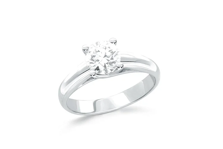 Кольцо из белого золота с муассанитом