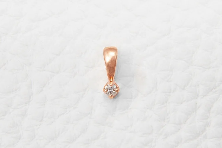 Подвеска из красного золота с бриллиантом