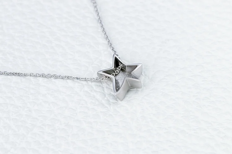 Колье Звезда из белого золота с 8 фианитами