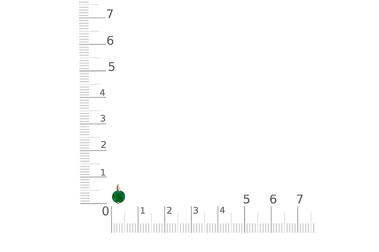 Колье из красного золота с изумрудом
