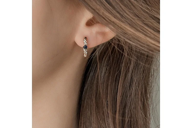 Серьги из красного золота с 2 сапфирами и 12 бриллиантами