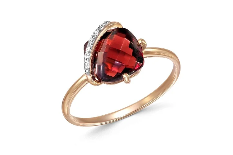 Кольцо из красного золота с гранатом и 5 фианитами