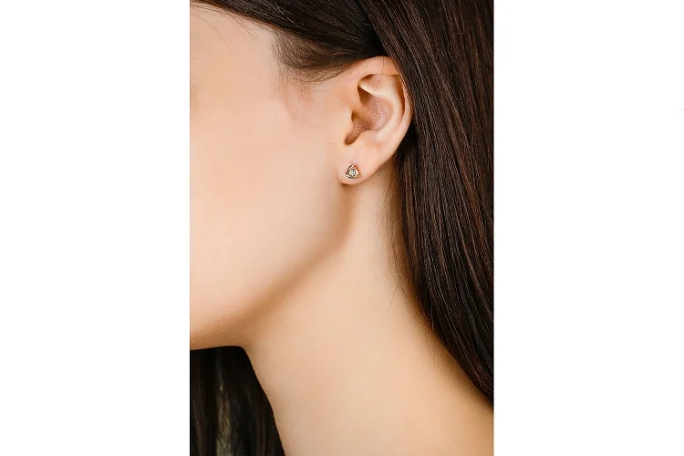 Серьги-пусеты из красного золота с 2 бриллиантами