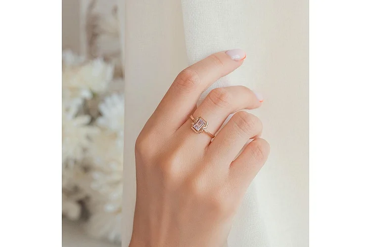 Кольцо из красного золота с аметистом