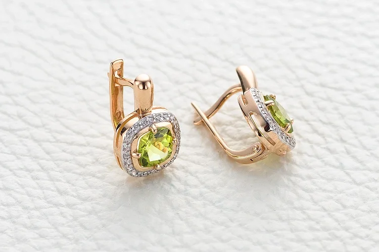 Серьги из красного золота с 2 хризолитами и 48 фианитами