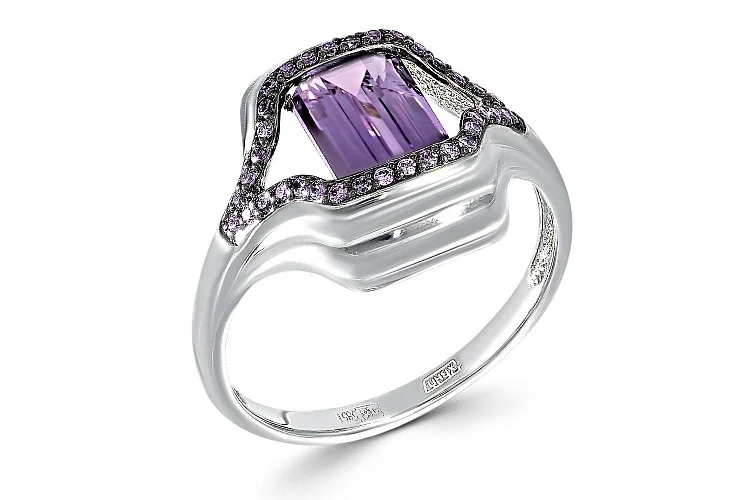 Кольцо из белого золота с аметистом и 36 фианитами
