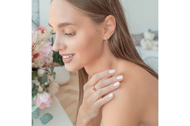 Серьги из красного золота с 2 спессартинами и 24 сапфирами