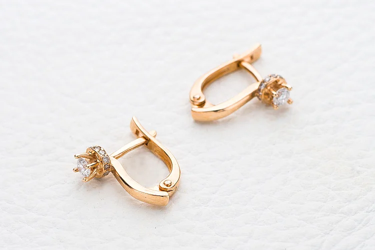 Серьги из красного золота с 26 бриллиантами