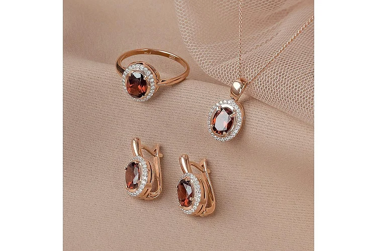 Серьги из красного золота с 2 гранатами и 52 фианитами