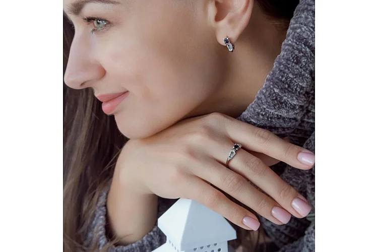 Серьги из белого золота с 2 сапфирами и 12 бриллиантами