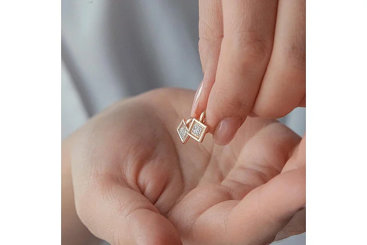 Серьги из красного золота с 18 бриллиантами