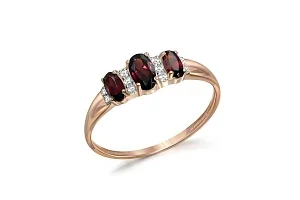 Кольцо из красного золота с 3 гранатами и 10 фианитами