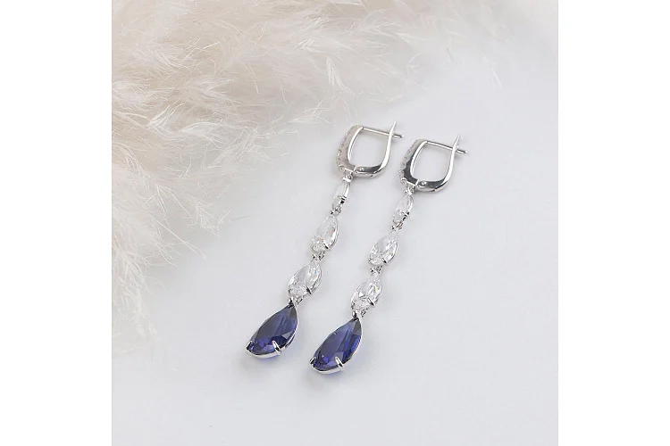 Серьги из белого золота с 2 сапфирами и 20 фианитами