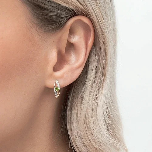 Серьги из красного золота с 2 хризолитами и 16 фианитами